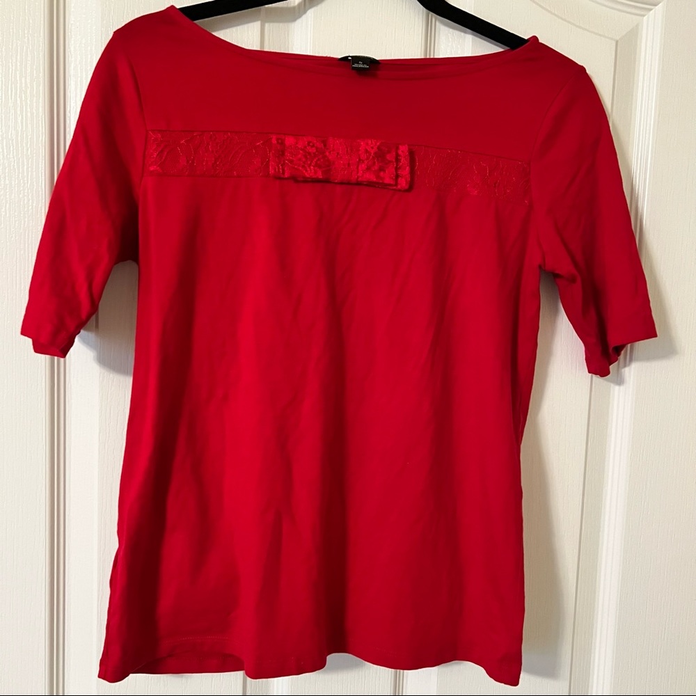 * $5 with $15+ bundle* Ann Taylor red tee with lace bow detail size small